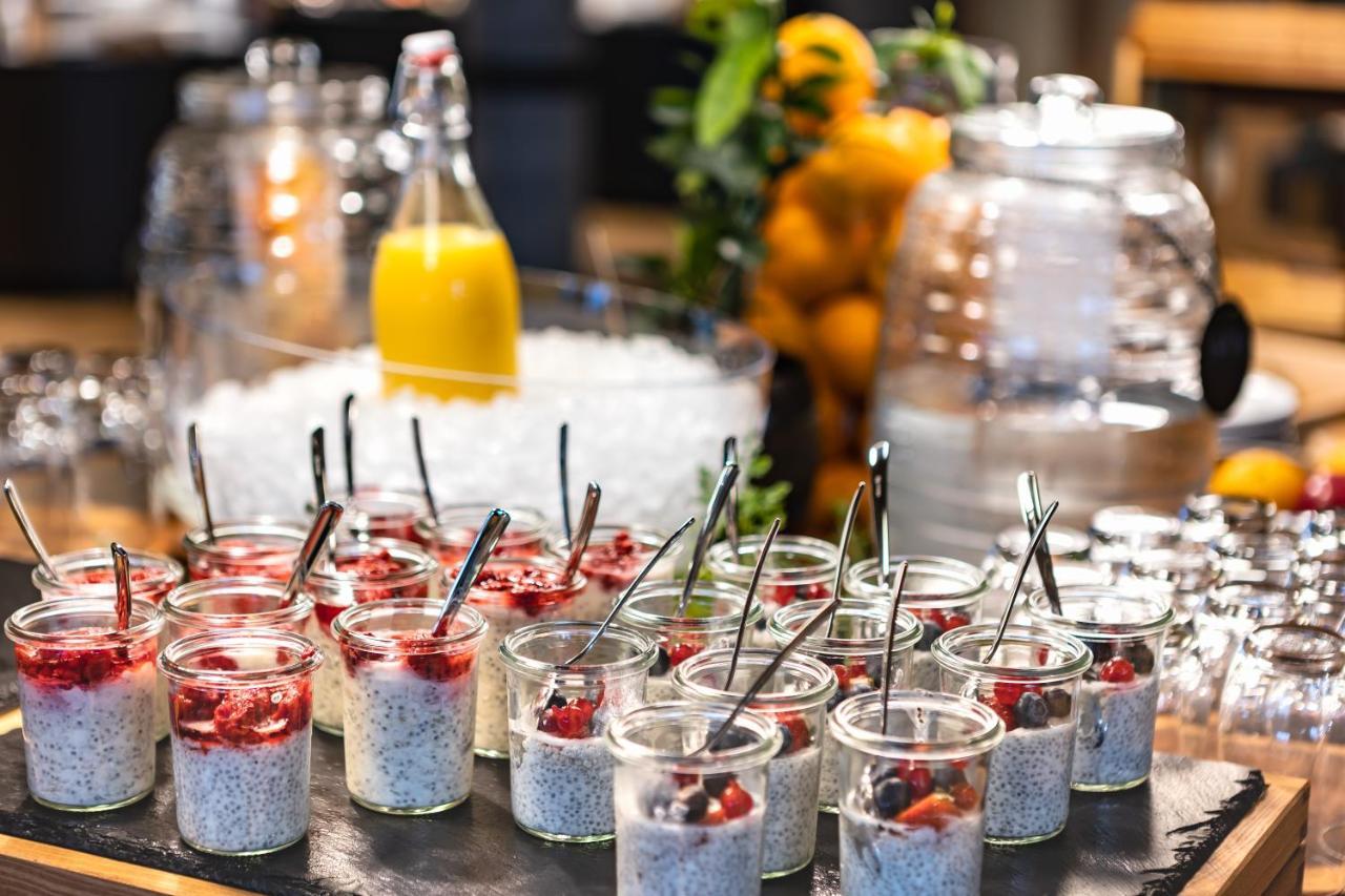 Quality Hotel Strawberry Arena Солна Екстериор снимка